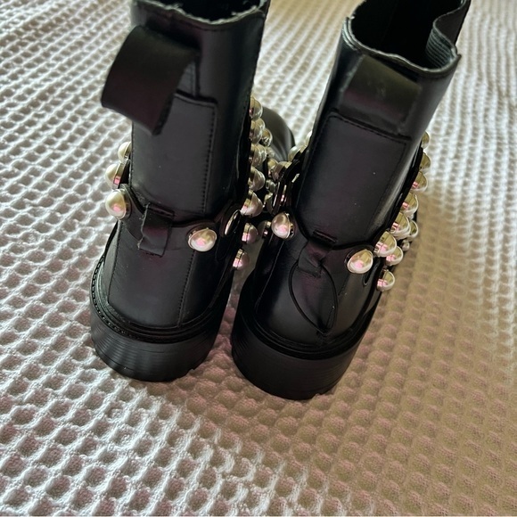 ZARA Leather Lug Sole Pearl Accented Chelsea Ankle Boots - Picture 5 of 10